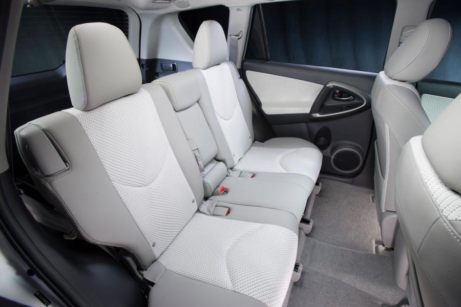  Toyota RAV4 EV 2012 года  (фото 25 из 107)